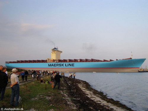 Самый большой корабль контейнеровоз