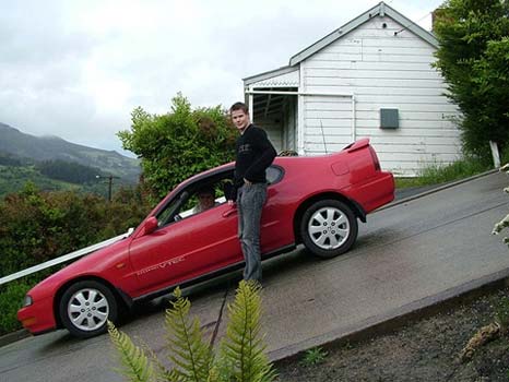Самая крутая дорога Baldwin Street Dunedin в Новой Зеландии