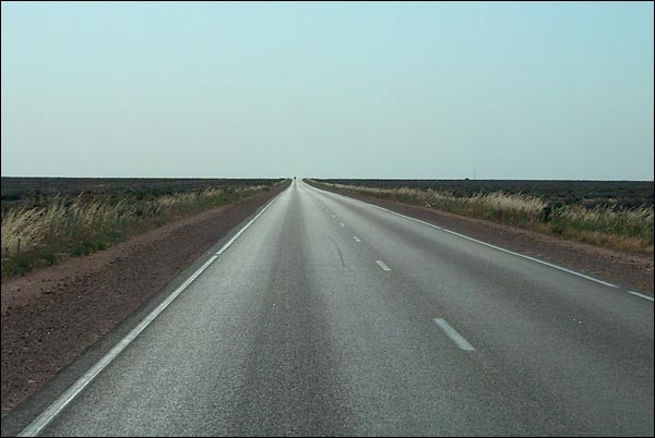 Самая скучная дорога в мире Eyre Highway в Австралии