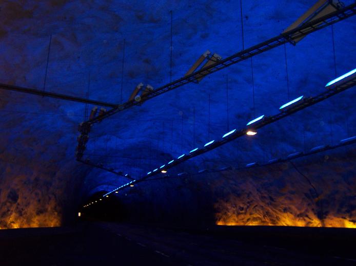 Самый длинный дорожный туннель в мире
