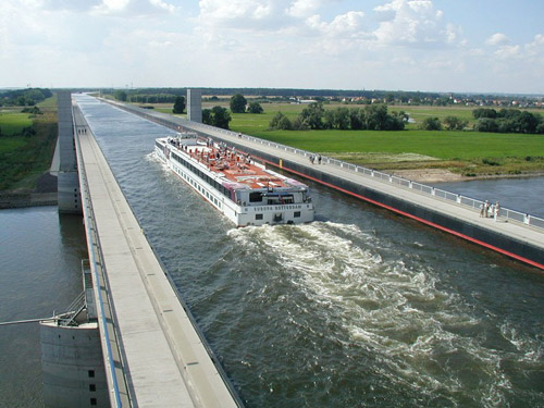 Магдебургский водный мост в Германии